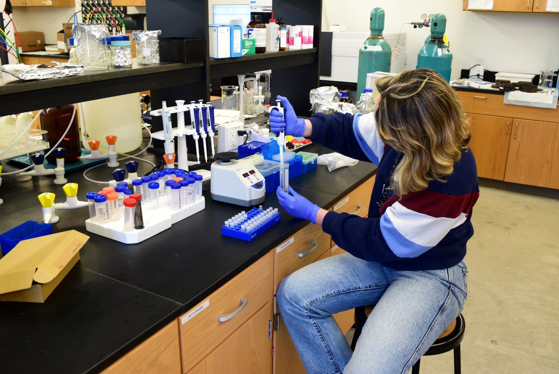 Analytical instrumentation and mass spectrometry laboratory